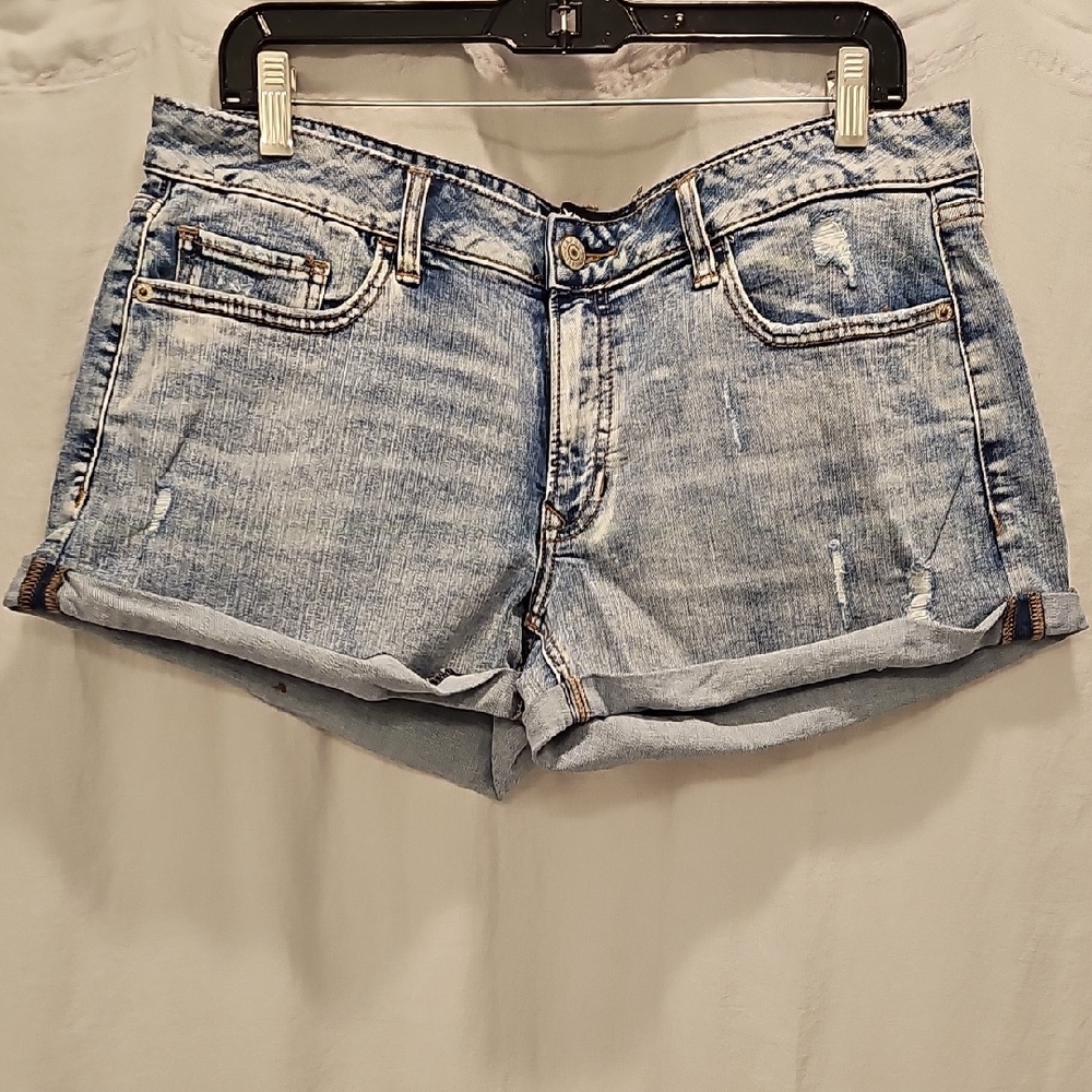 Express Relaxed Low Rise Denim Blue Women's Shorts - EUC